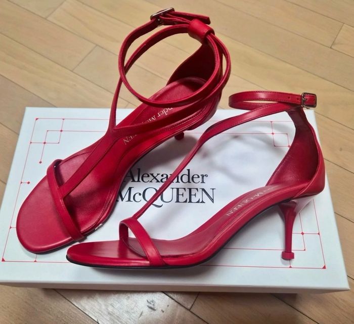 Alexander Mcqueen size 38