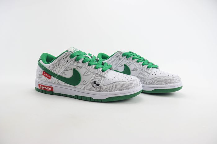 Nike SB Dunk Low x supreme 107
