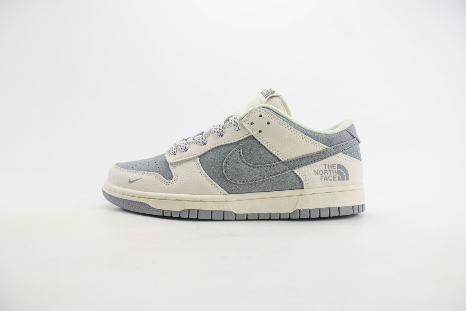  Nike SB Dunk Low x North face 60