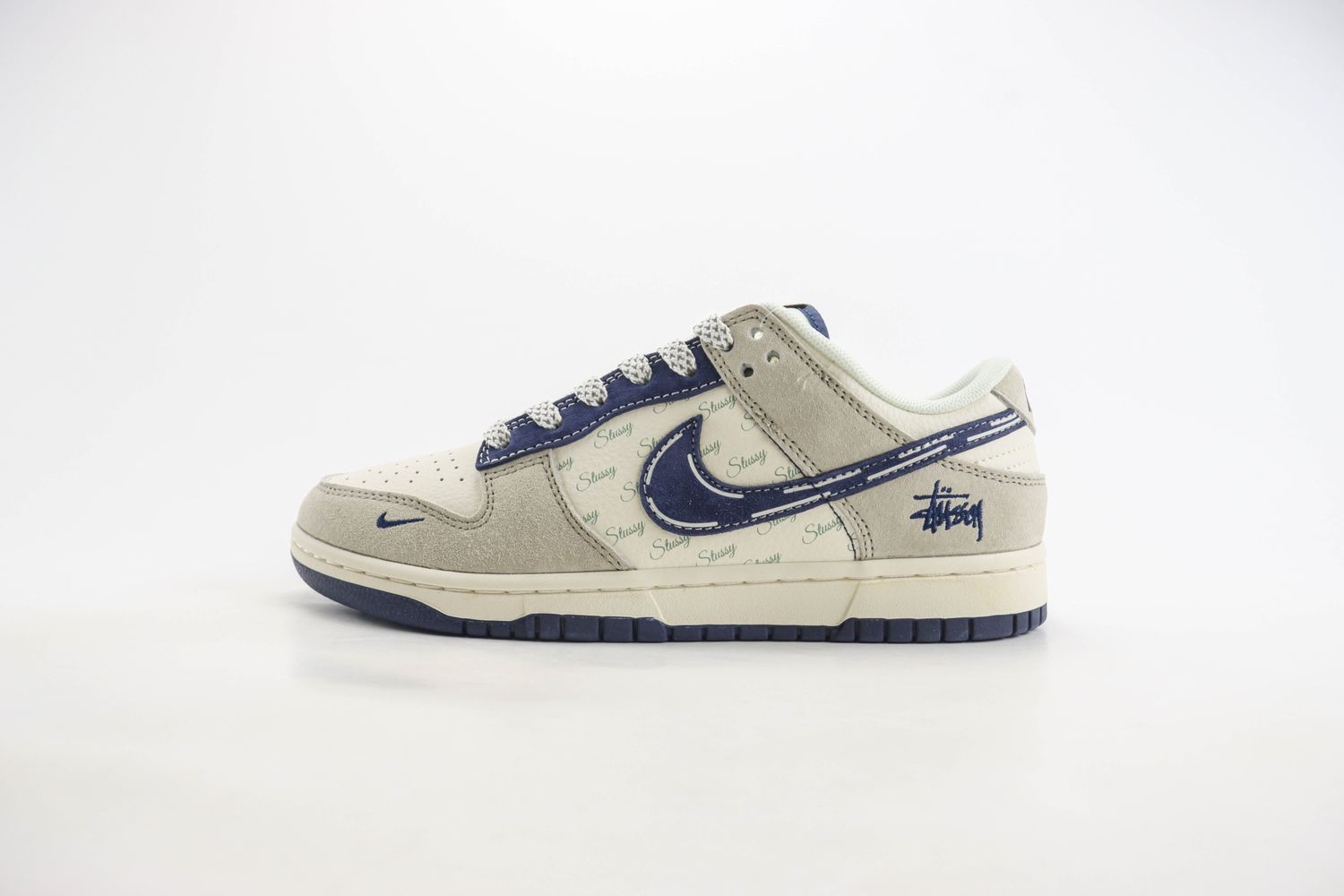 Nike SB Dunk Low x Stussy 55