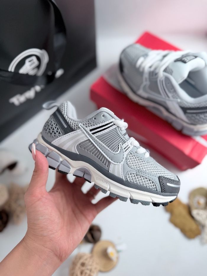 Nike Vomero 5 Grey