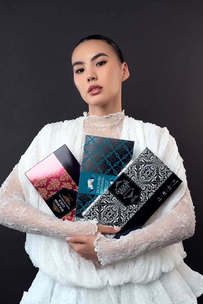 PREMIUM GOLD MOISTURE ROLL MASK