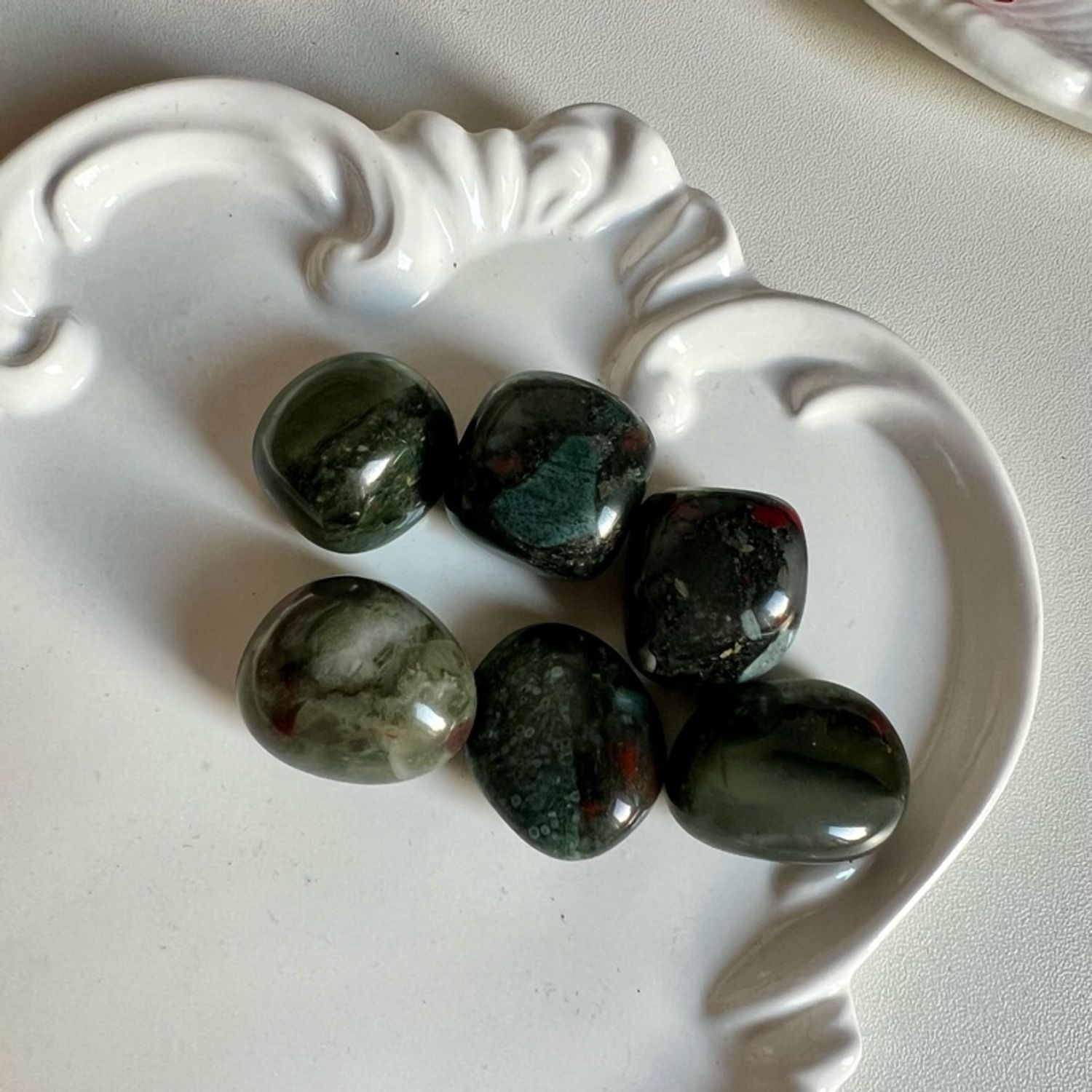 "Цуст чулуу" өнгөлсөн чулуу