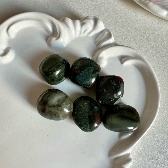 "Цуст чулуу" өнгөлсөн чулуу