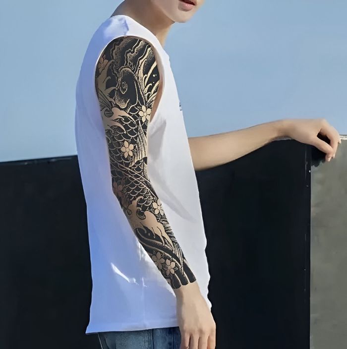 Гар бүтэн Кой загас Усан шивээс